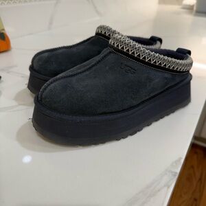 UGG Women's dark gray Platform Tazz II